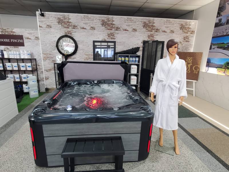 Vente spa model d'exposition sur le showroom de Bourgoin-Jallieu